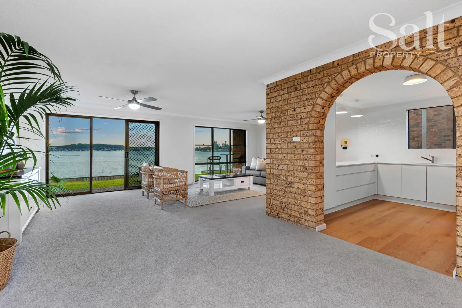 Absolute Lakefront Family Home Delivering a True Holiday-at-Home Lifestyle - Fler