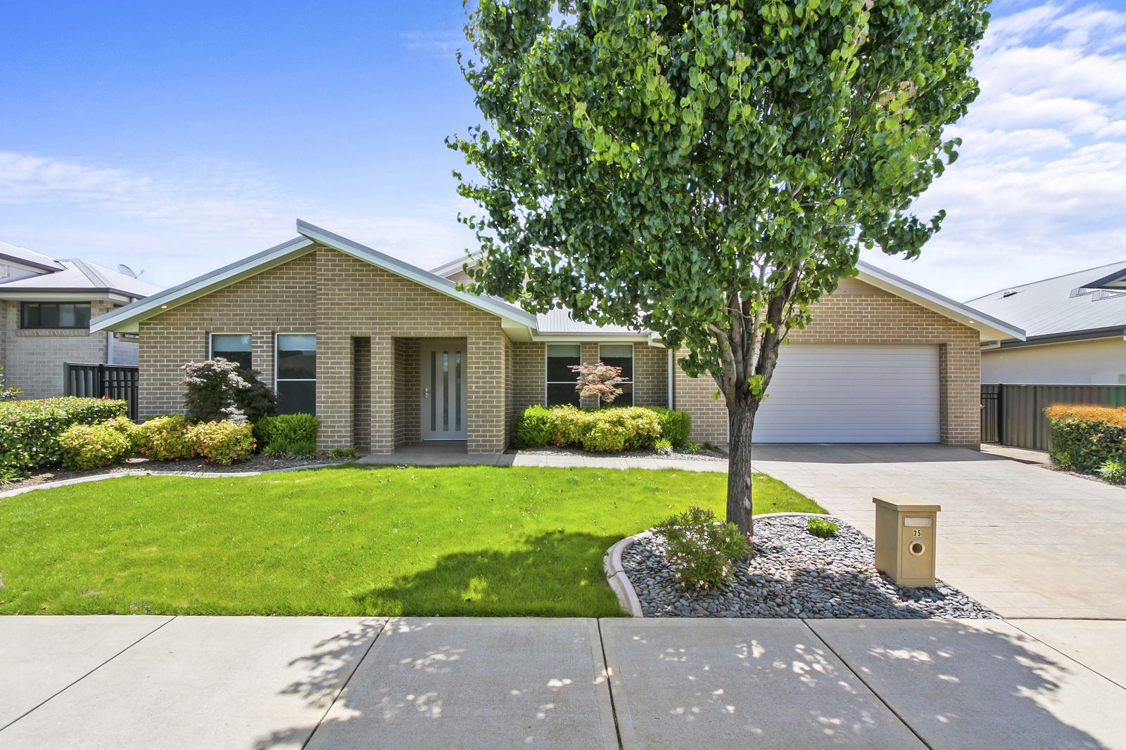 4 bedrooms House in 35 Semillon Drive TAMWORTH NSW, 2340