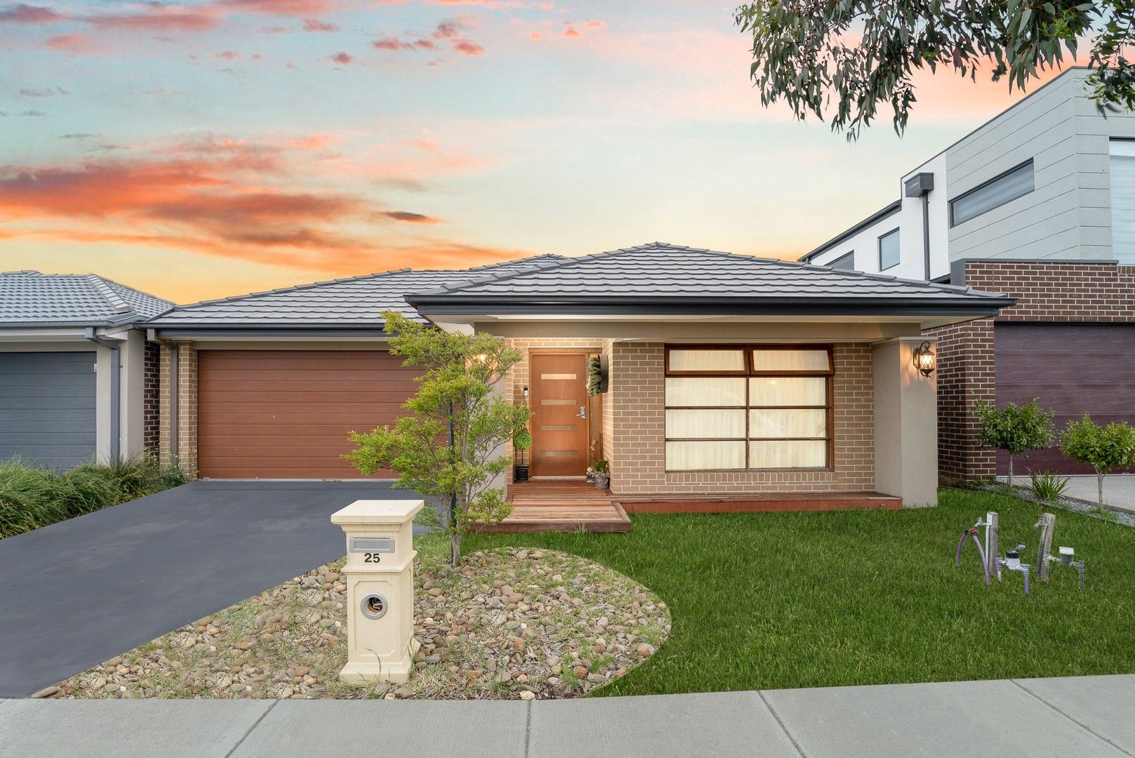 4 bedrooms House in 25 Turion Drive MICKLEHAM VIC, 3064