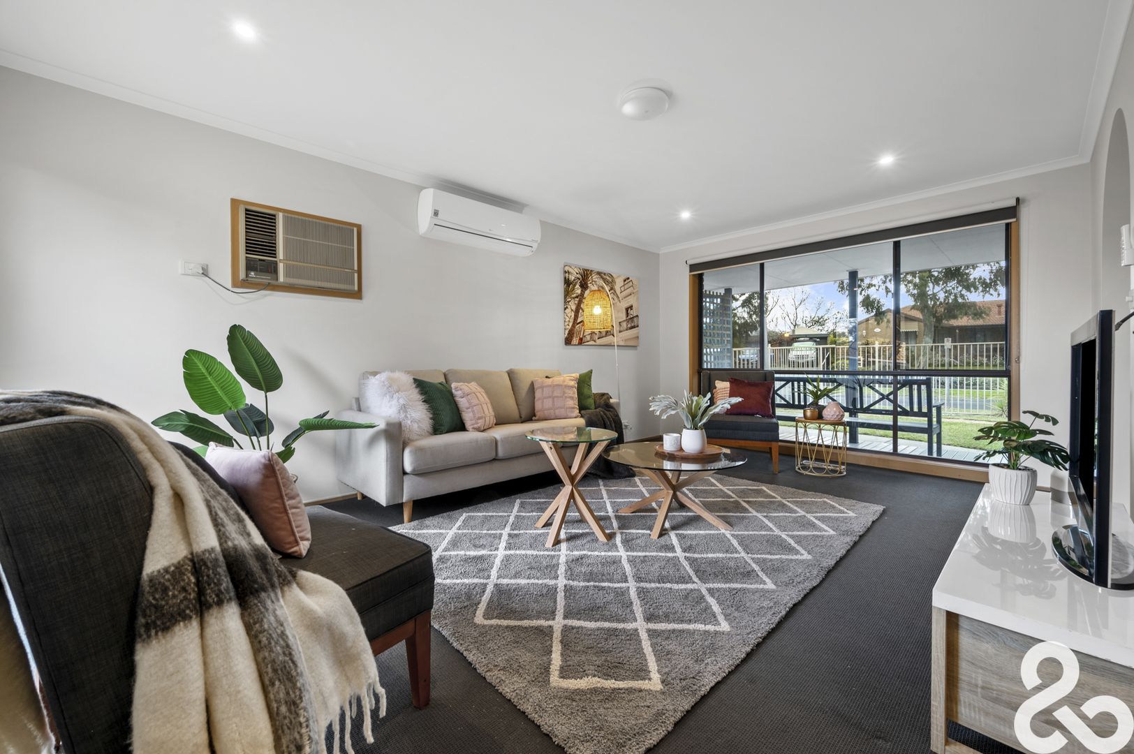 27 Tonelli Crescent, Mill Park VIC 3082, Image 2