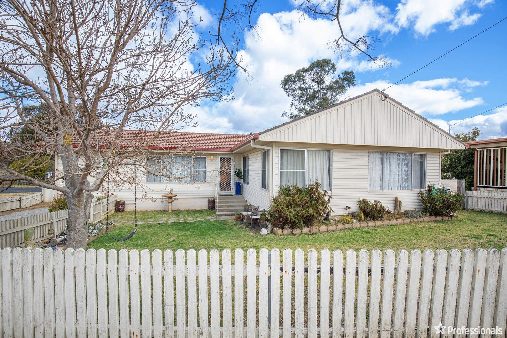 5 bedrooms House in 26 Roslyn Avenue ARMIDALE NSW, 2350