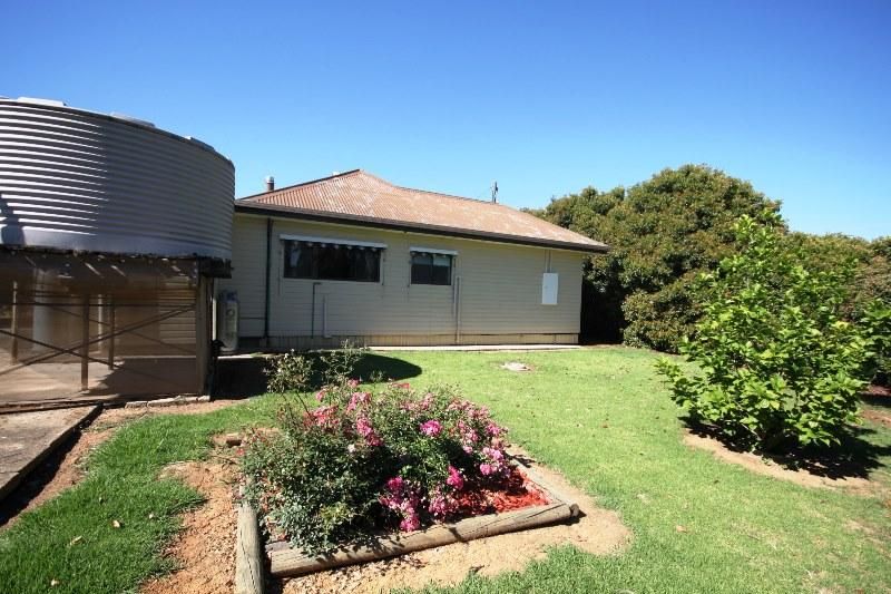 28 Jones Street, OXLEY VIC 3678, Image 2