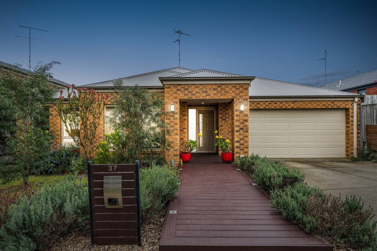 4 bedrooms House in 37 Hillclimb Drive LEOPOLD VIC, 3224