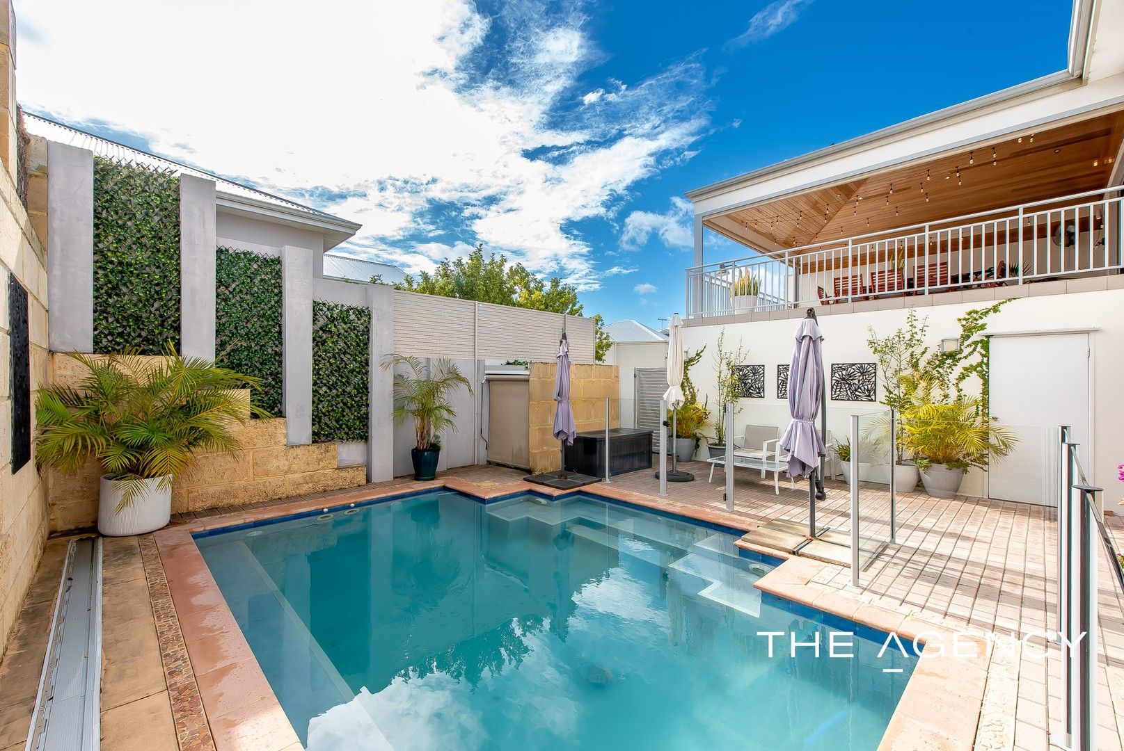 4 bedrooms House in 3 Willandra Place HILLARYS WA, 6025