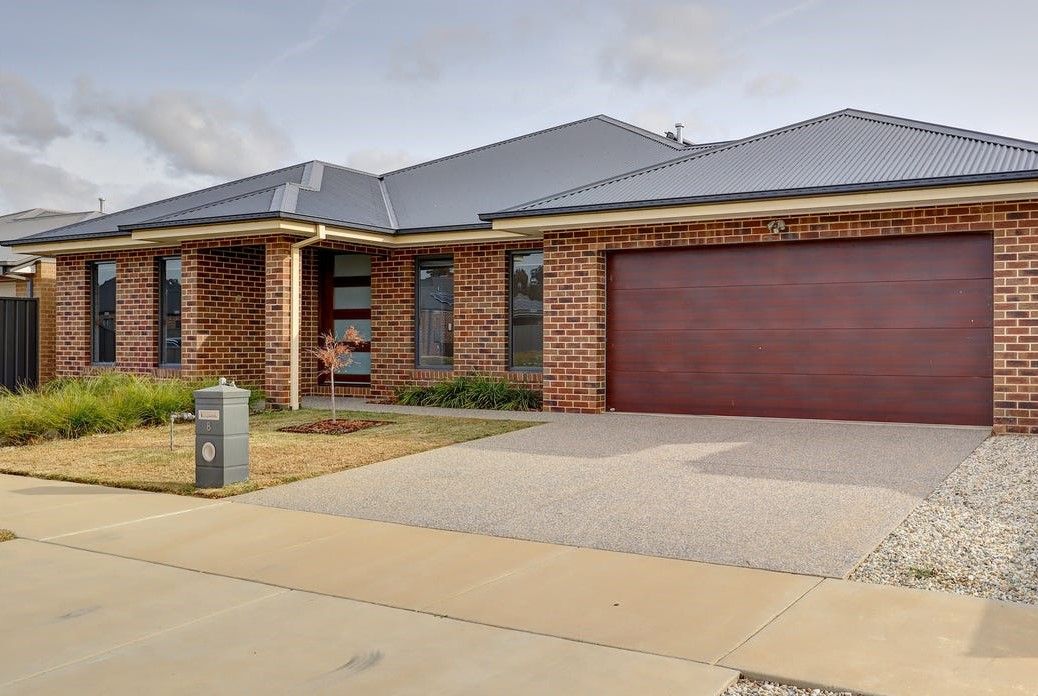 4 bedrooms House in 8 Lomandra St WANGARATTA VIC, 3677