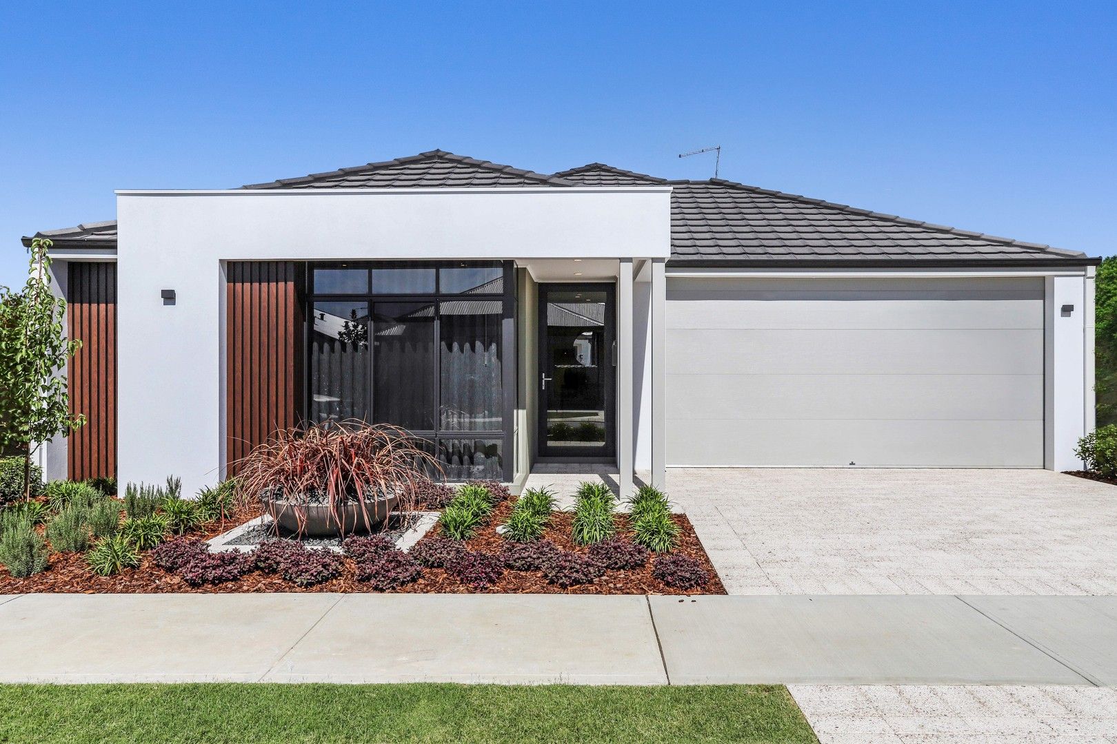 4 bedrooms House in 9 Quartz Road TREEBY WA, 6164
