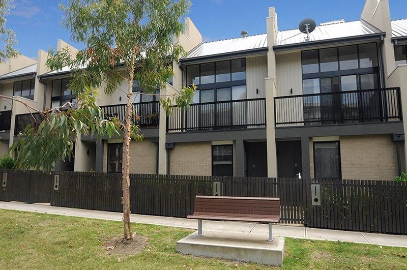 2 bedrooms Townhouse in 33 Central Park Walk CHELTENHAM VIC, 3192