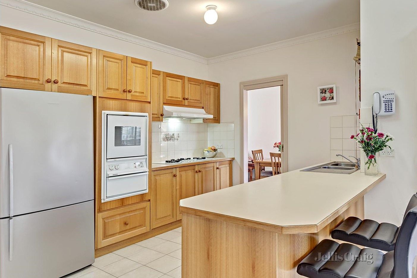 2/4 Sell Street, Doncaster East VIC 3109, Image 2