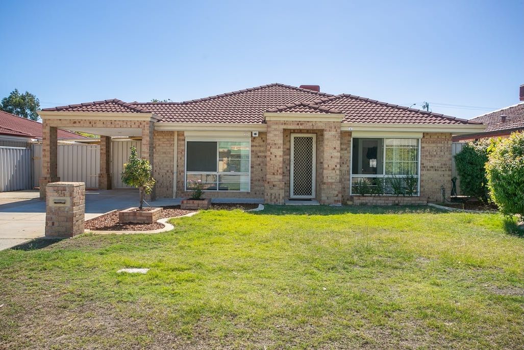 4 bedrooms House in 41 Firefalls Close HUNTINGDALE WA, 6110