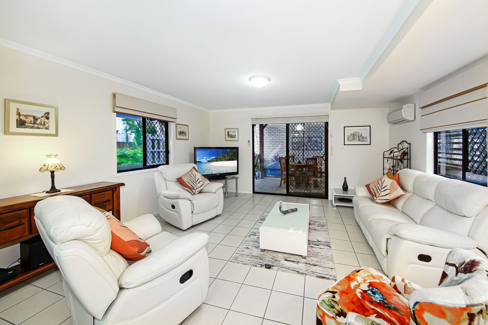 7 Roberts Street, Golden Beach QLD 4551, Image 2