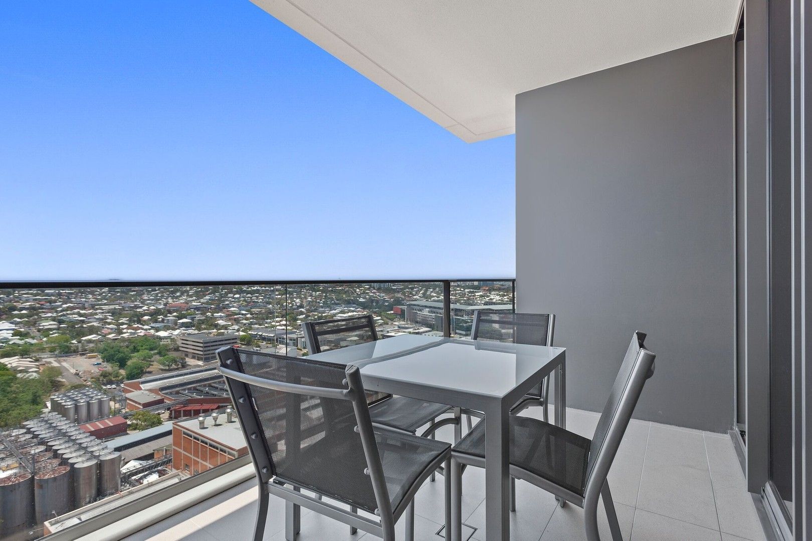 1 bedrooms Apartment / Unit / Flat in 2602/55 Railway Terrace MILTON QLD, 4064