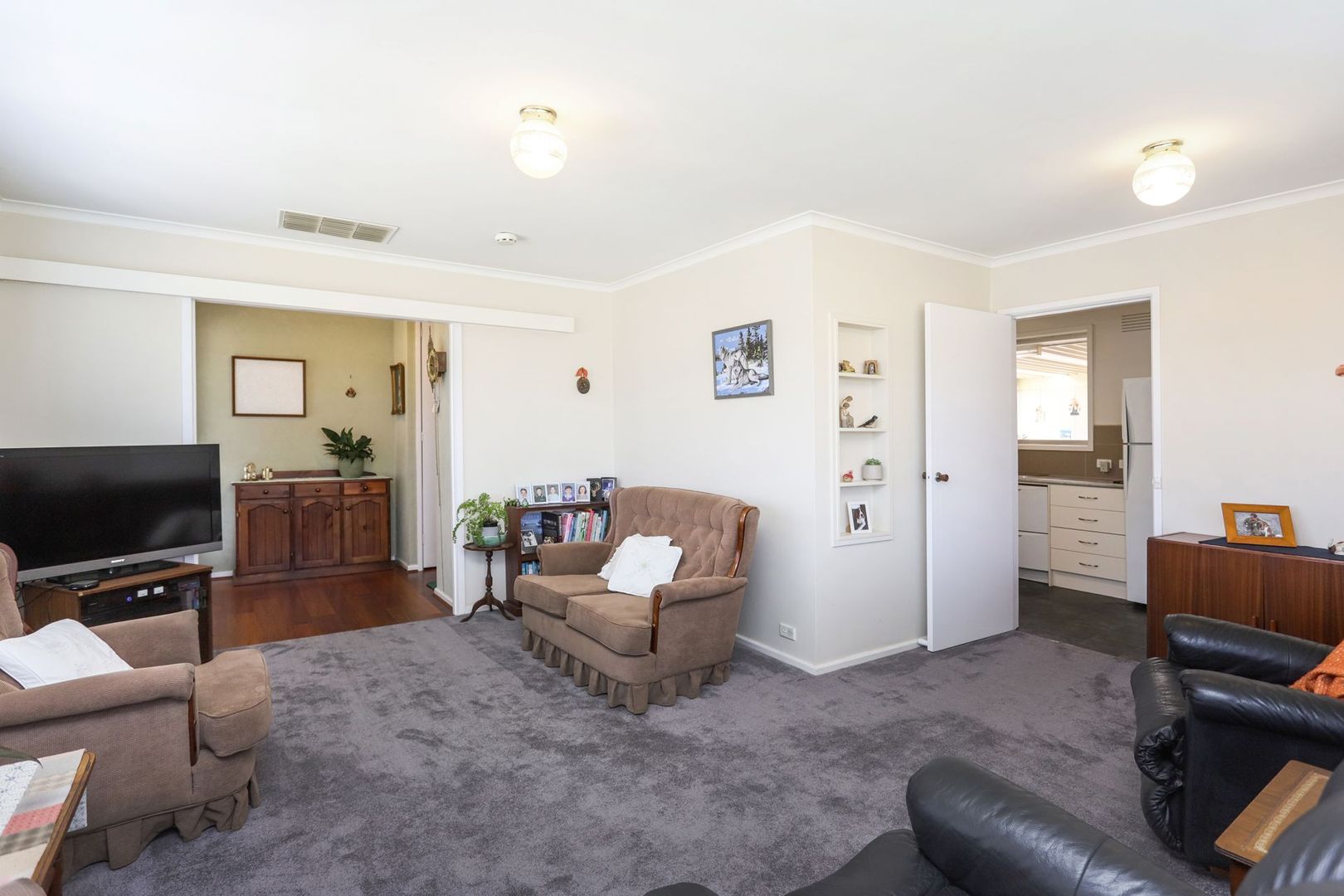 332 Carrick Drive, Gladstone Park VIC 3043, Image 2