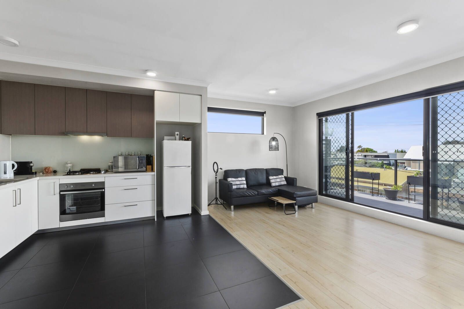 8/1B Victoria Street, Rippleside VIC 3215, Image 2