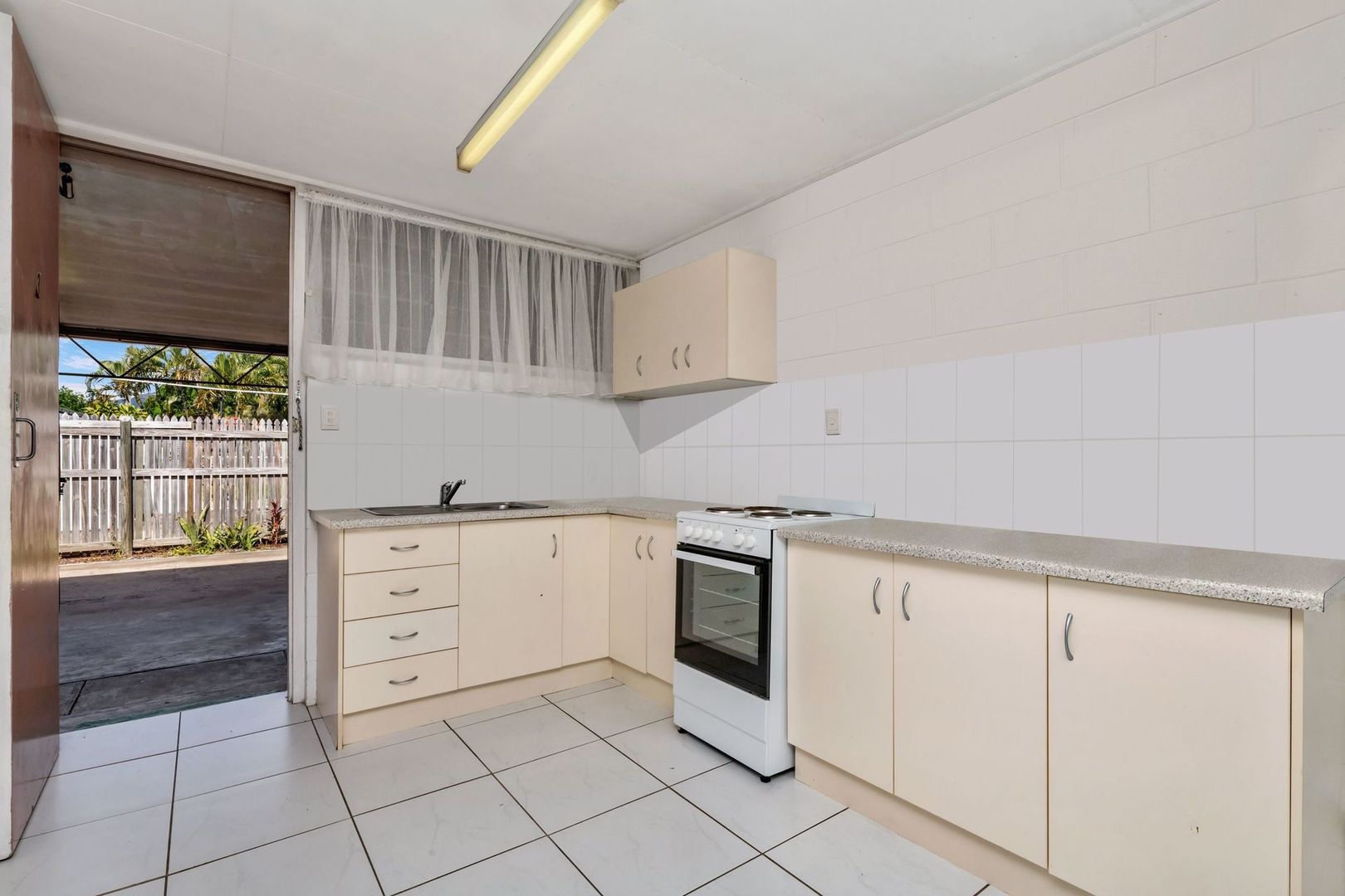 167-169 Kings Road, Pimlico QLD 4812, Image 2