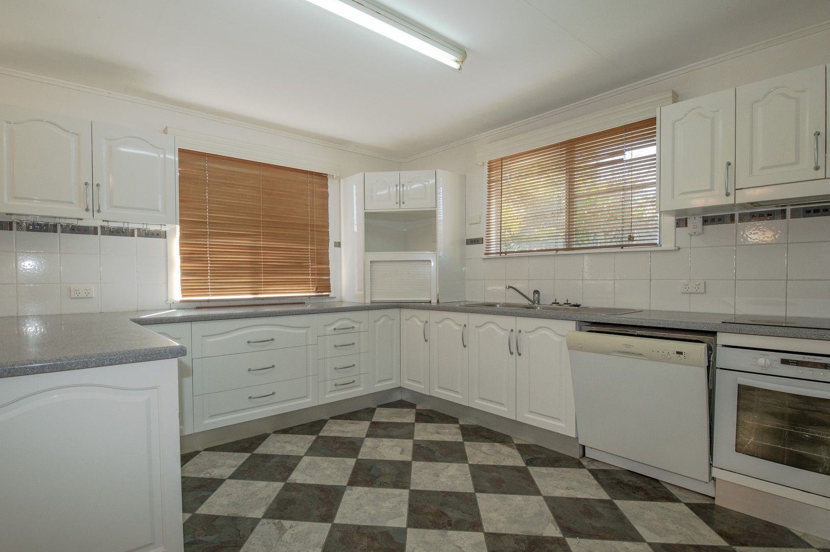 3 bedrooms House in 60 State Farm Road BILOELA QLD, 4715