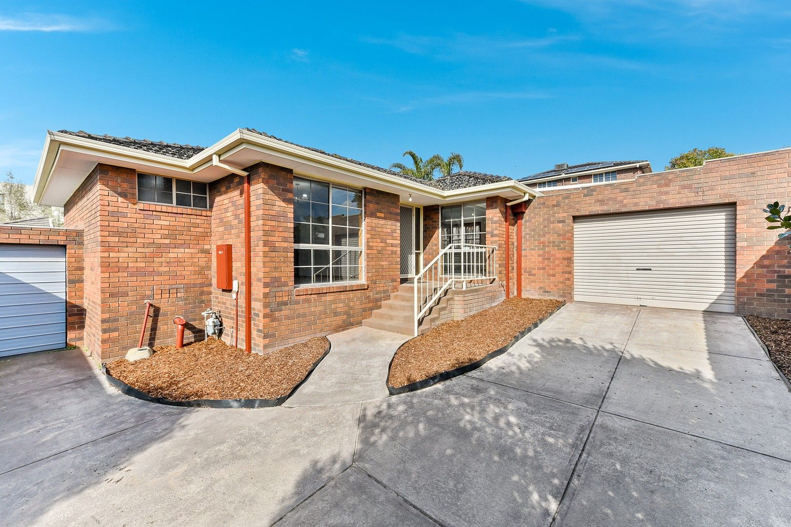 2 bedrooms Apartment / Unit / Flat in 2/214 Highbury Road MOUNT WAVERLEY VIC, 3149