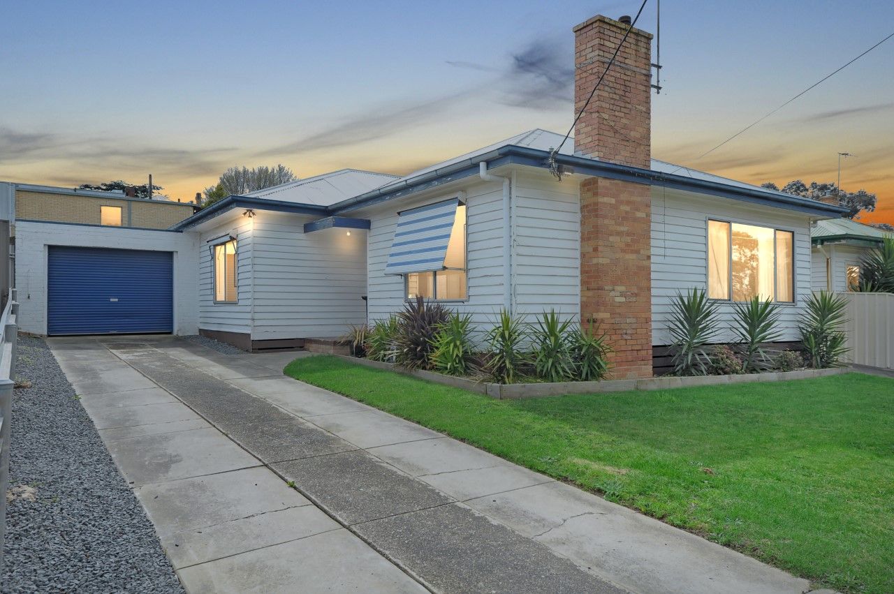 3 bedrooms House in 5 Banksia Street ARARAT VIC, 3377