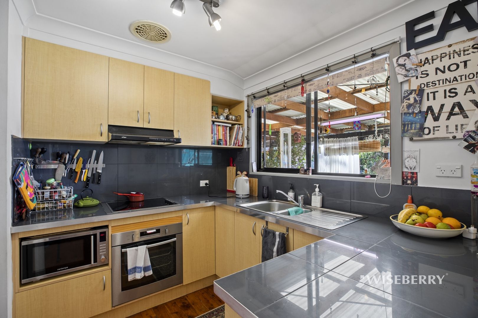 20 Campbell Parade, Mannering Park NSW 2259, Image 1