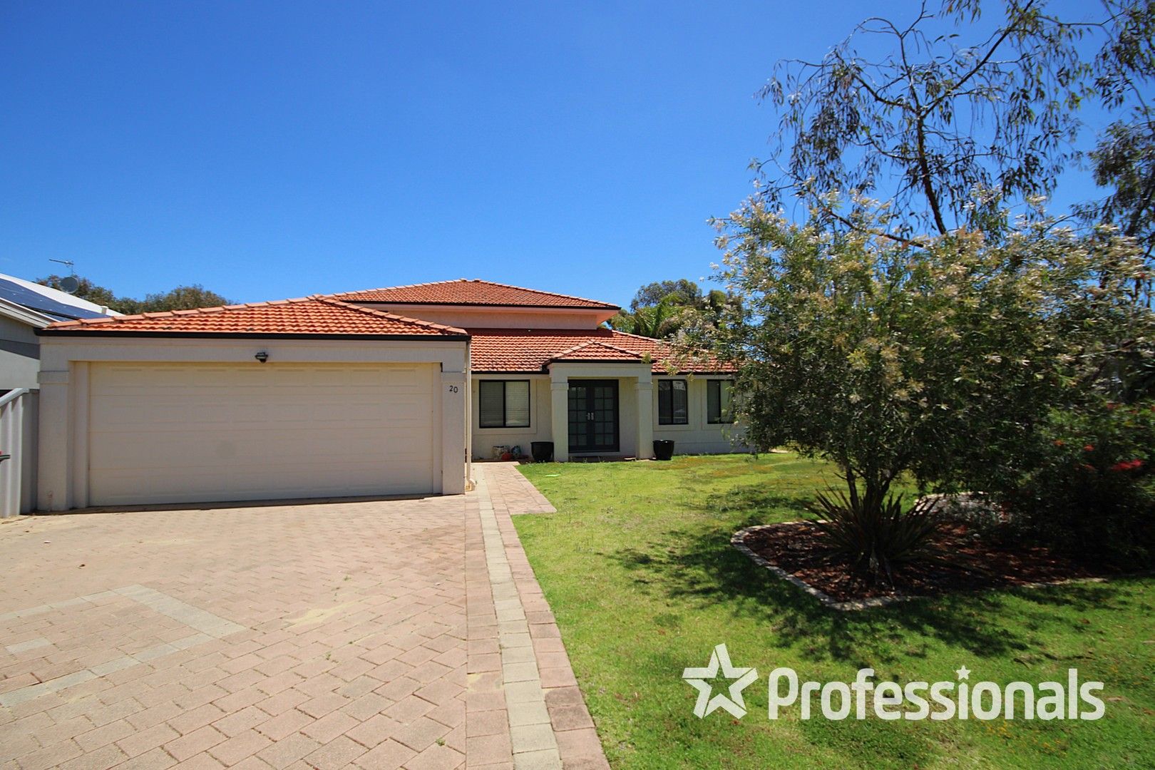 4 bedrooms House in 20 Gleneagles Way PELICAN POINT WA, 6230
