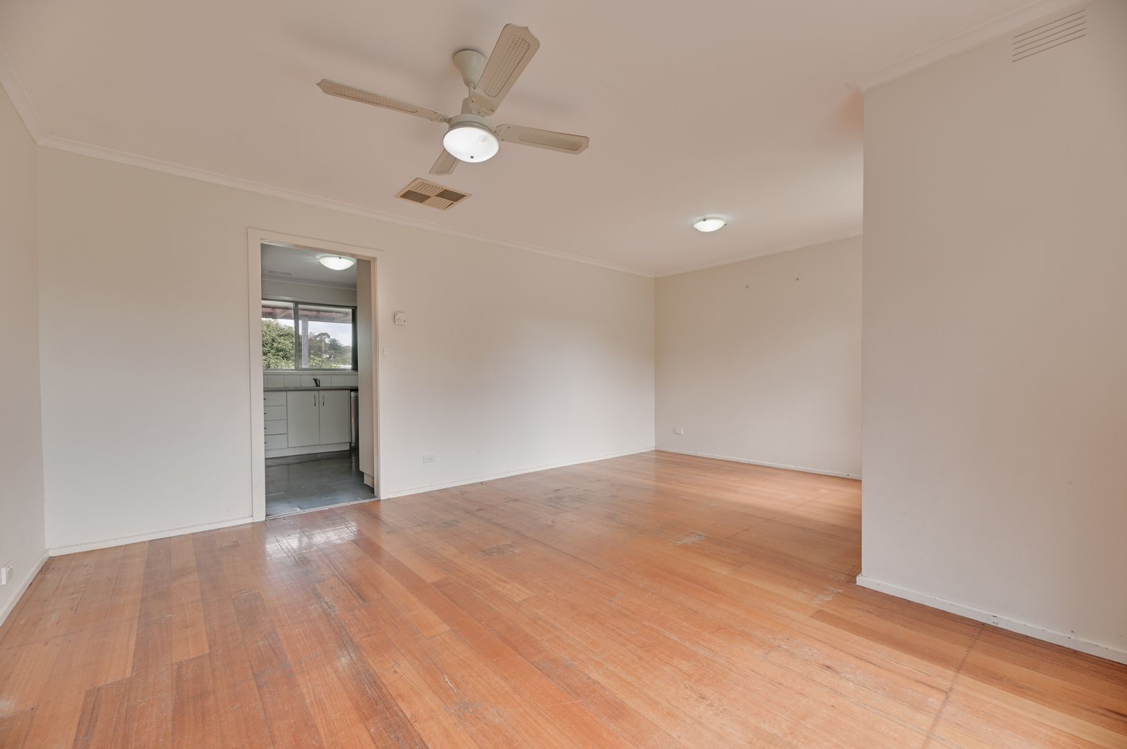 4 Gladesville Drive, Kilsyth VIC 3137 House For Rent Domain