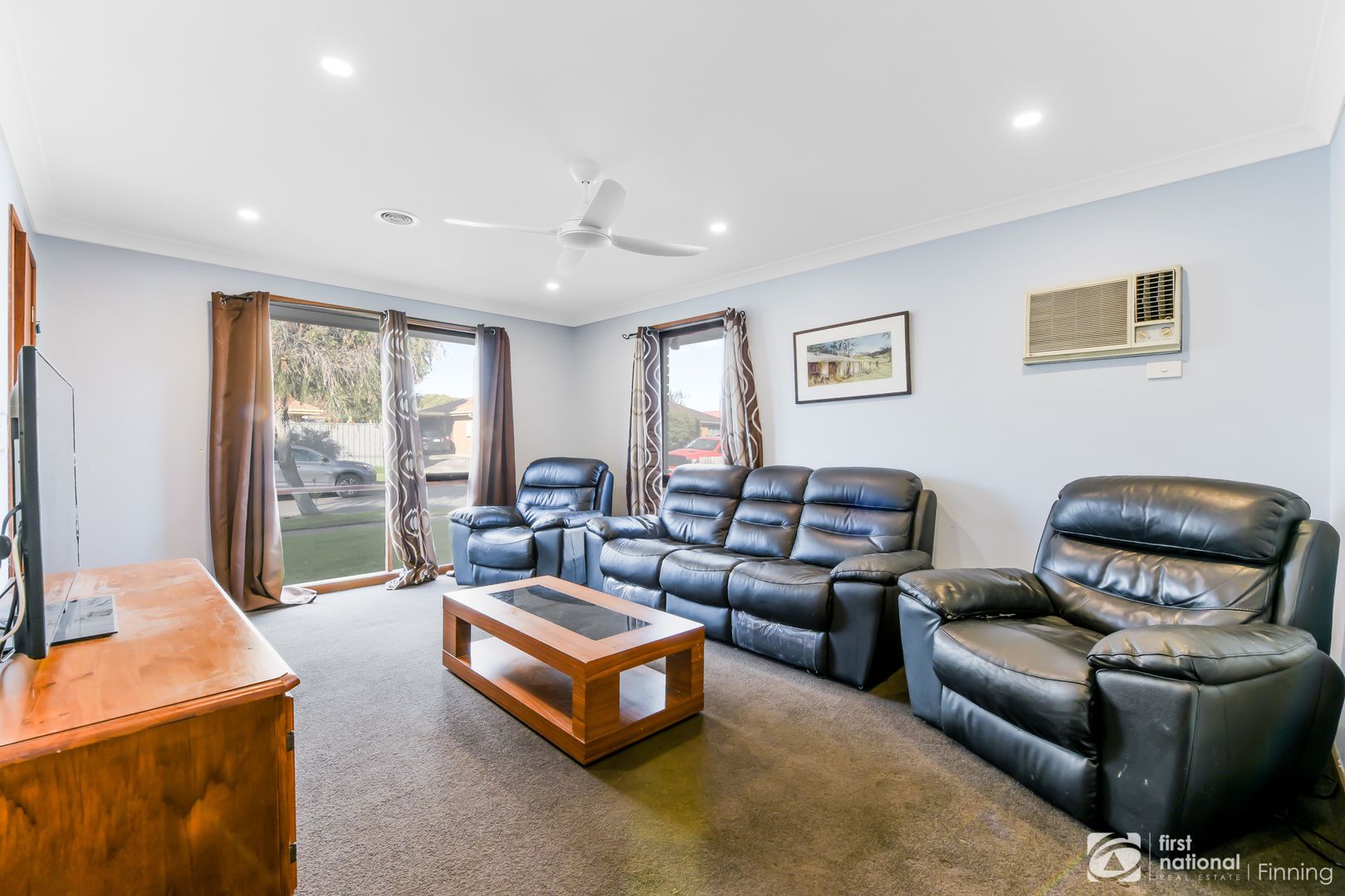 53 Navarre Drive, Cranbourne West VIC 3977, Image 2