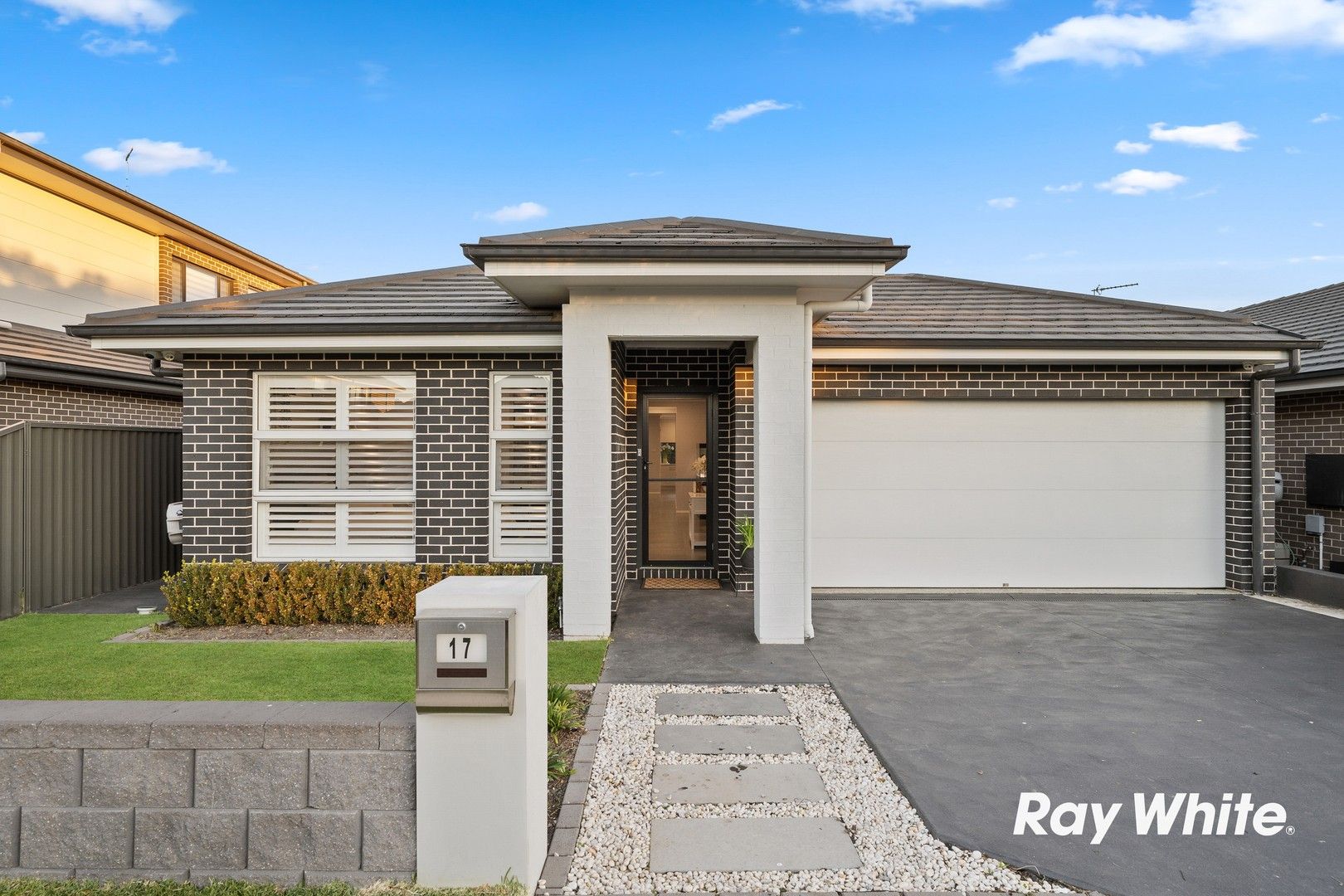4 bedrooms House in 17 Milnes Parade MARSDEN PARK NSW, 2765