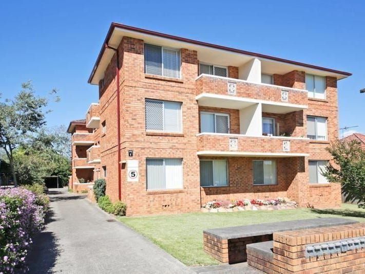 3 7 Reddall Street Campbelltown NSW 2560 House For Rent Domain