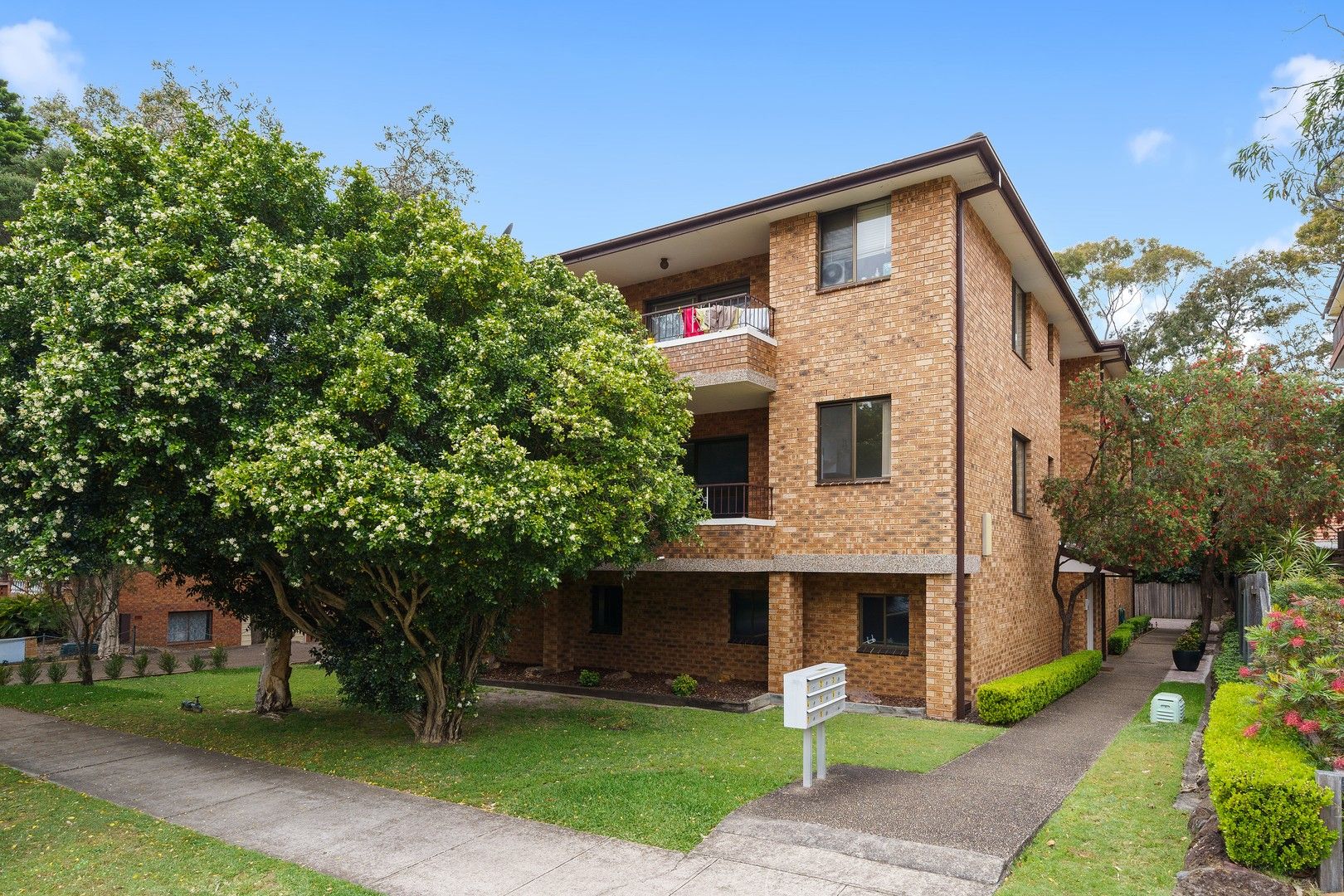 1/60 Hampton Court Road, Carlton NSW 2218, Image 0