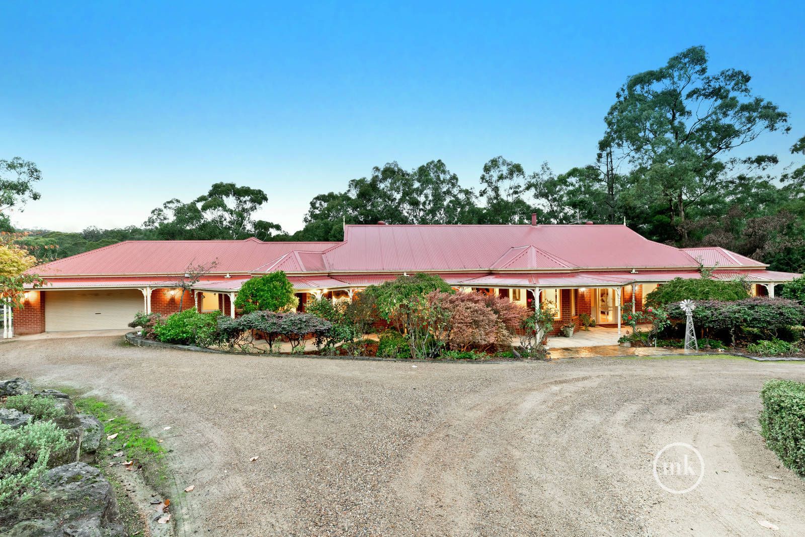 6 bedrooms House in 264 Reynolds Road ELTHAM VIC, 3095