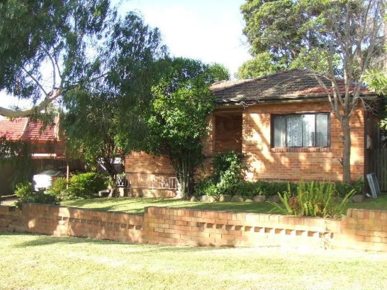 3 bedrooms House in 12 Coral Road WOOLOOWARE NSW, 2230
