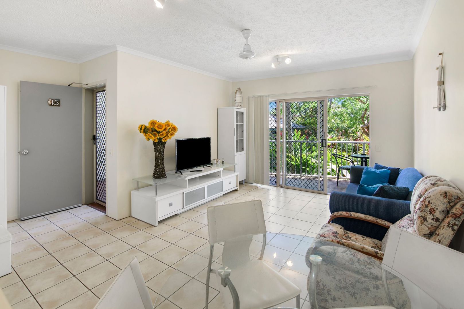 15/129 Oleander Street, Holloways Beach QLD 4878, Image 1