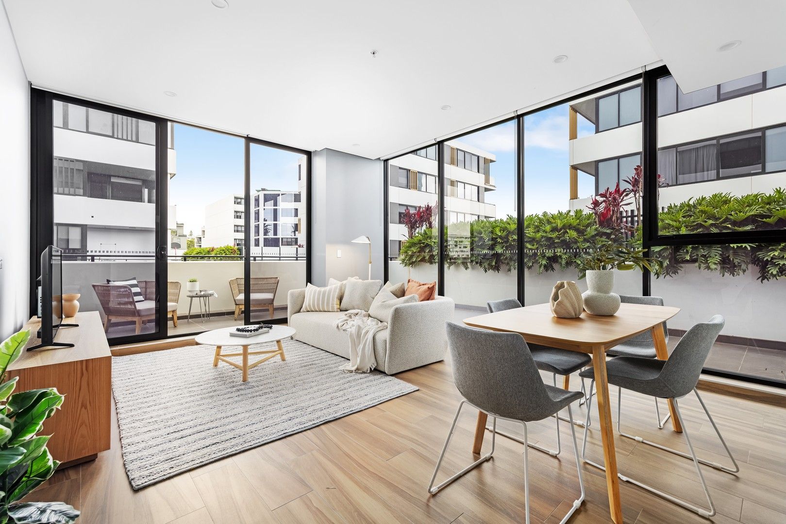 2 bedrooms Apartment / Unit / Flat in 459/28 Oaks Avenue DEE WHY NSW, 2099