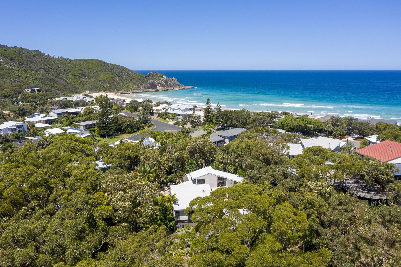 4 bedrooms House in 48 Boomerang Drive BOOMERANG BEACH NSW, 2428