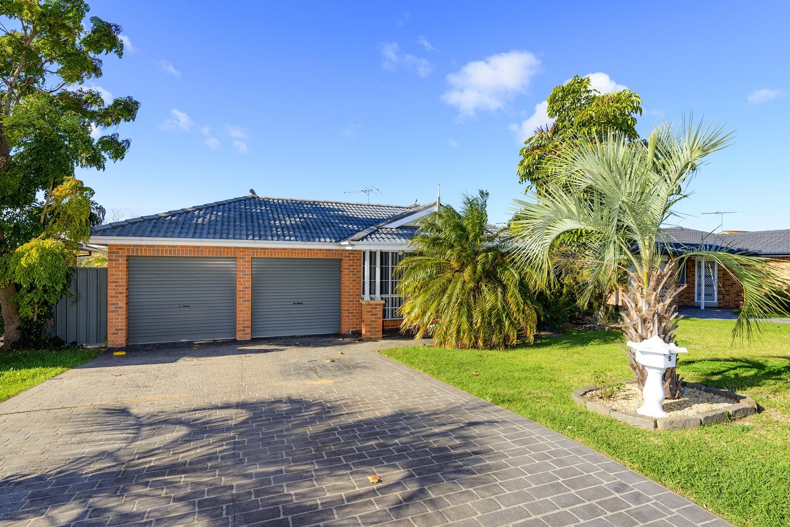 Sold 5 Scobie Place, MOUNT ANNAN NSW 2567 on 26 Jun 2015 2012022229