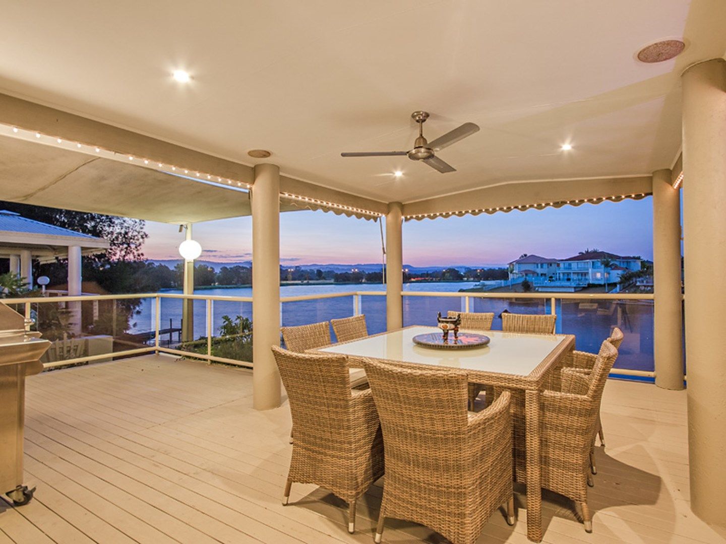 5 Sternway Place, Clear Island Waters QLD 4226, Image 0