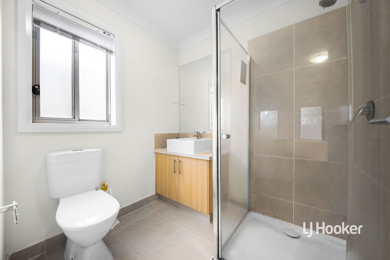 8 Bindley Crescent, Weir Views VIC 3338, Image 2