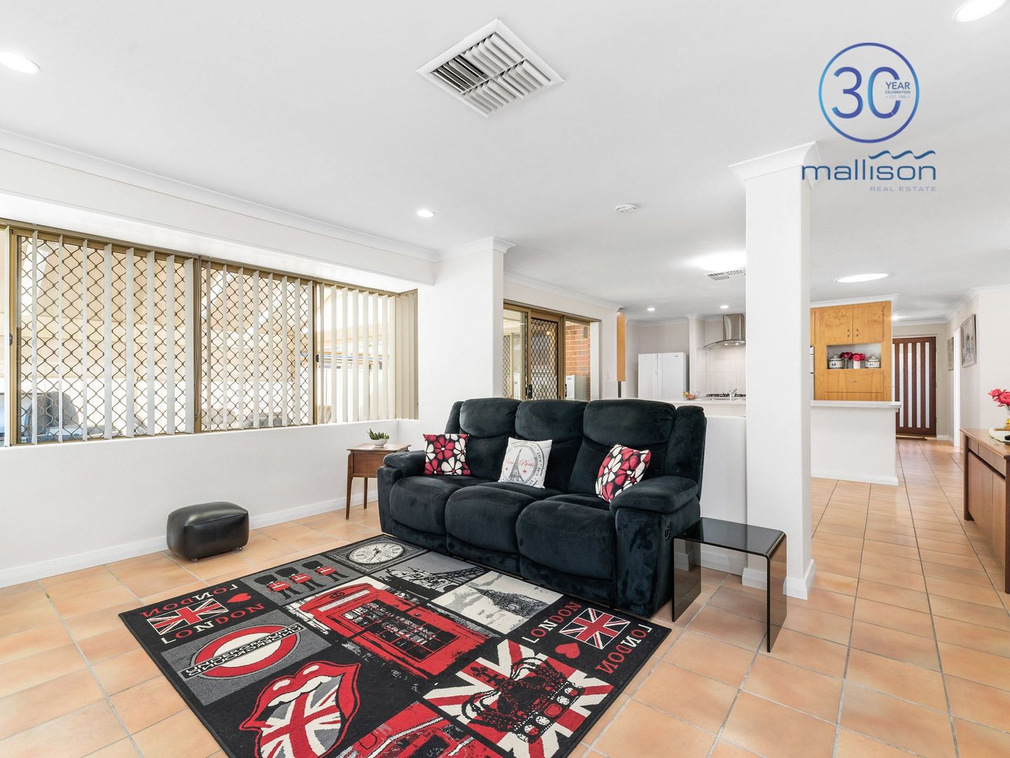 25 Chesterton Drive, Thornlie WA 6108, Image 2