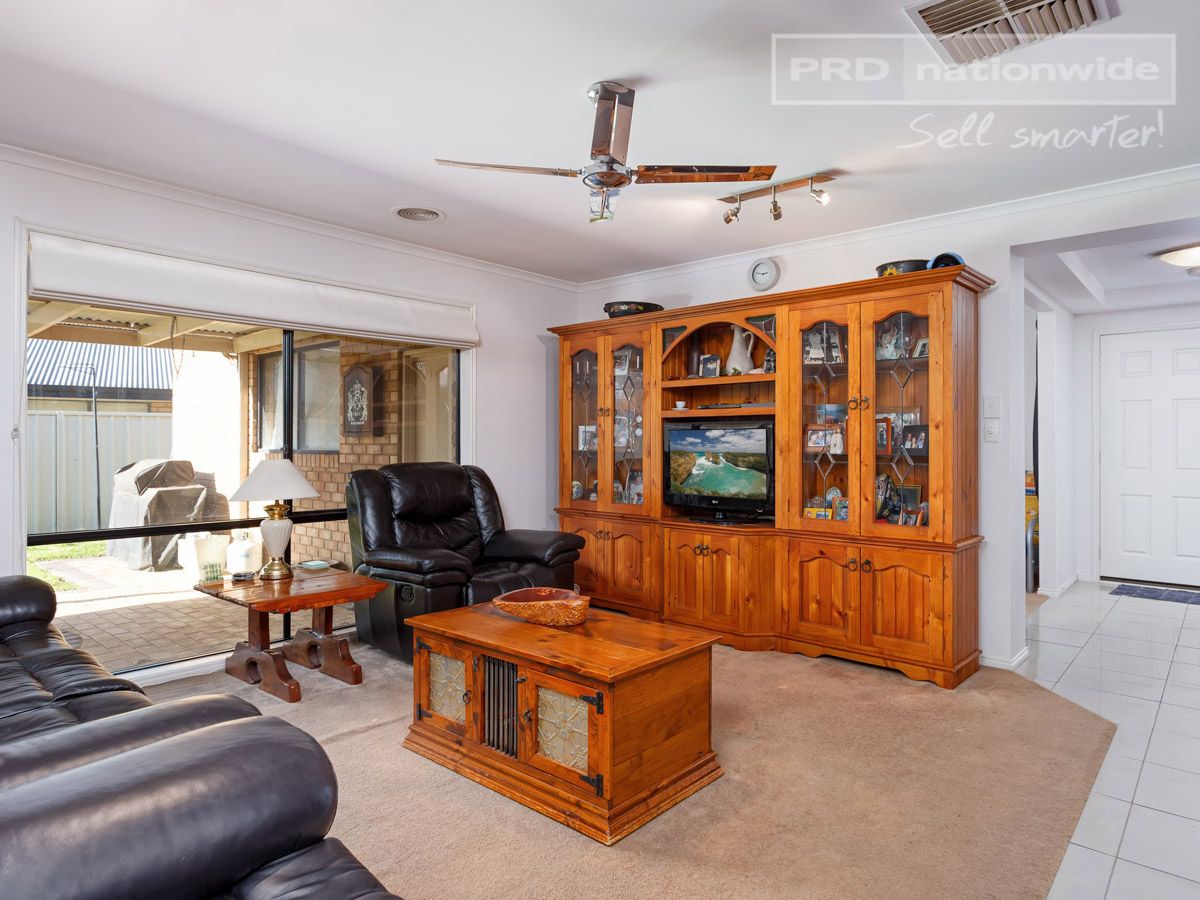 7 Walla Place, Glenfield Park NSW 2650, Image 2