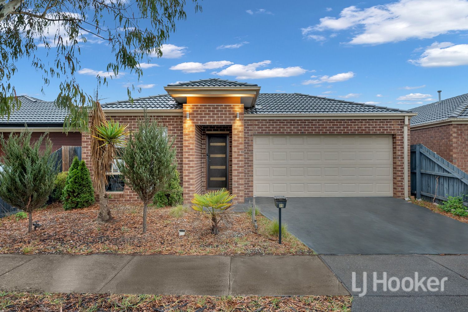 4 bedrooms House in 15 Dreelburn Tce MELTON SOUTH VIC, 3338
