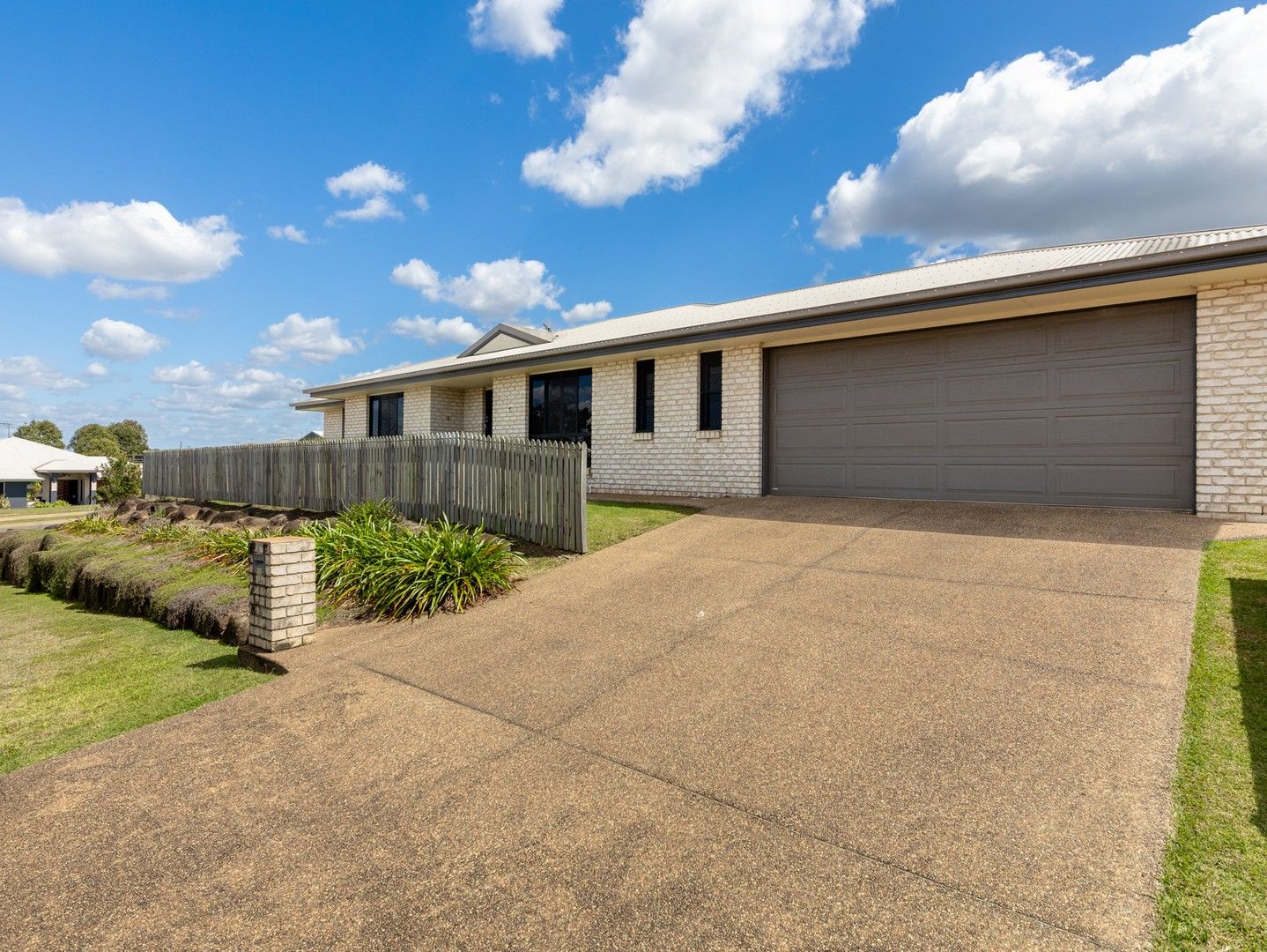 4 bedrooms House in 1 OUTLOOK COURT ASHFIELD QLD, 4670
