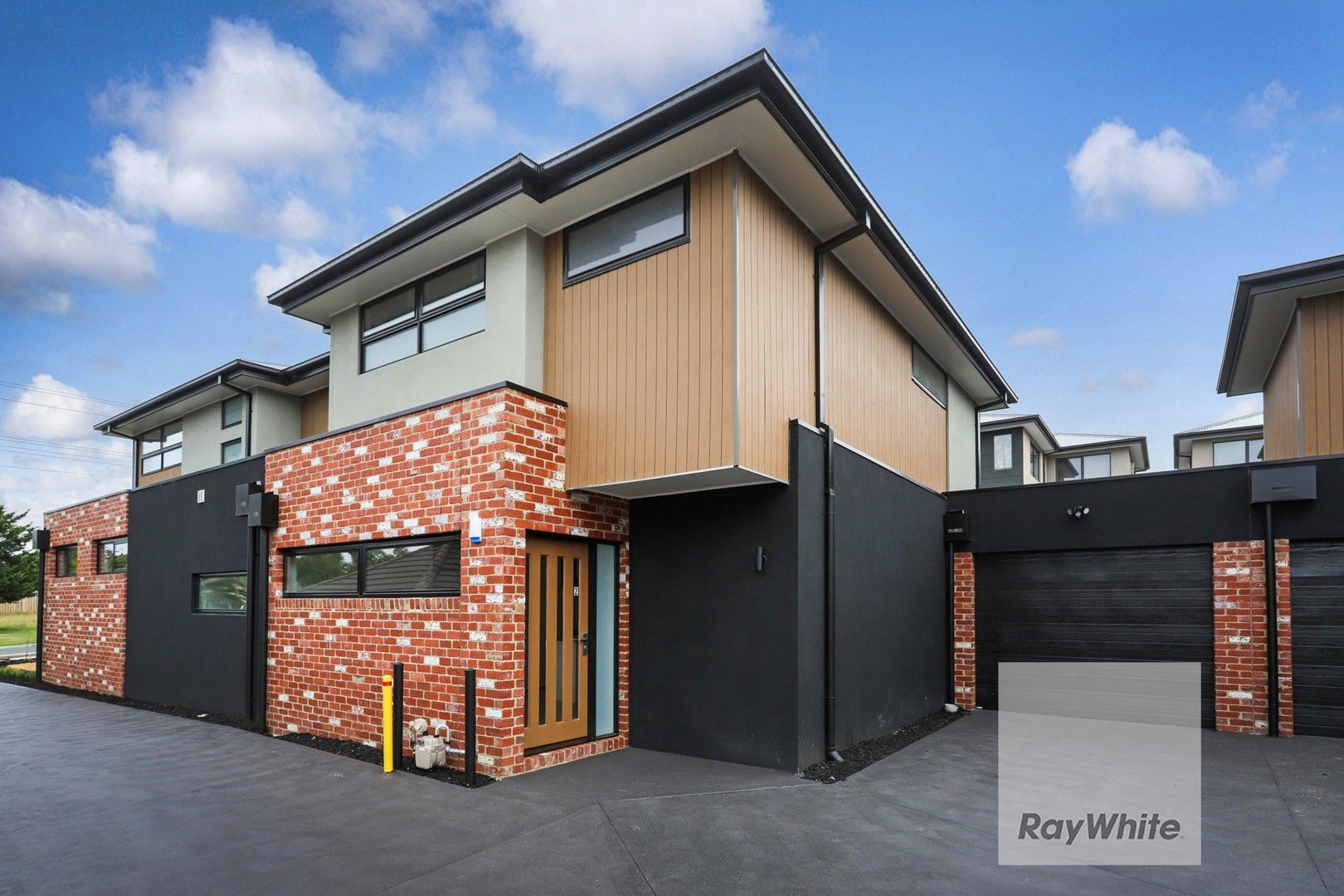 3 bedrooms Townhouse in 2/20 Pascoe Street WESTMEADOWS VIC, 3049