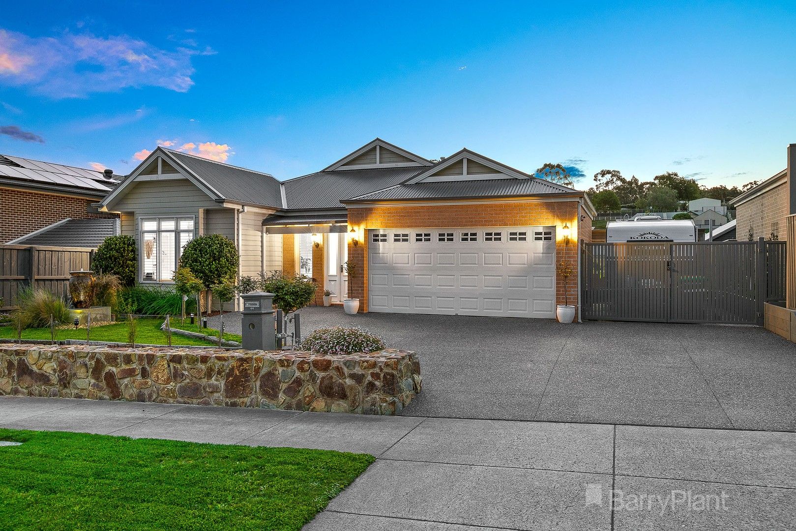 3 bedrooms House in 11 Valentine Crescent OFFICER VIC, 3809