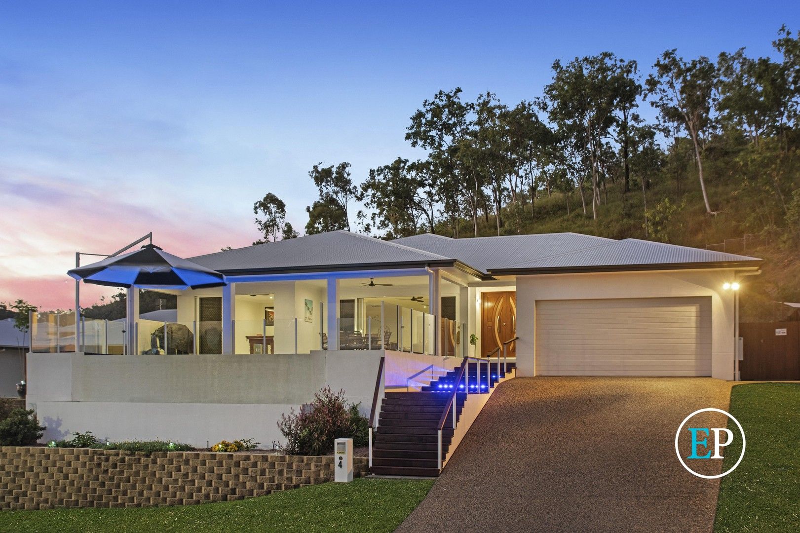 4 bedrooms House in 4 Knox Court MOUNT LOUISA QLD, 4814