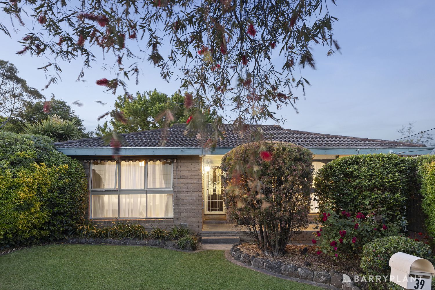 3 bedrooms House in 39 Bendoran Crescent BUNDOORA VIC, 3083