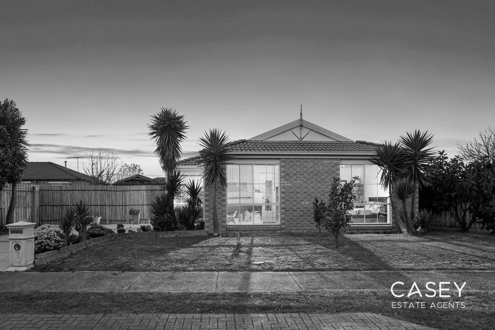 6 Taldra Place, Cranbourne West VIC 3977, Image 0