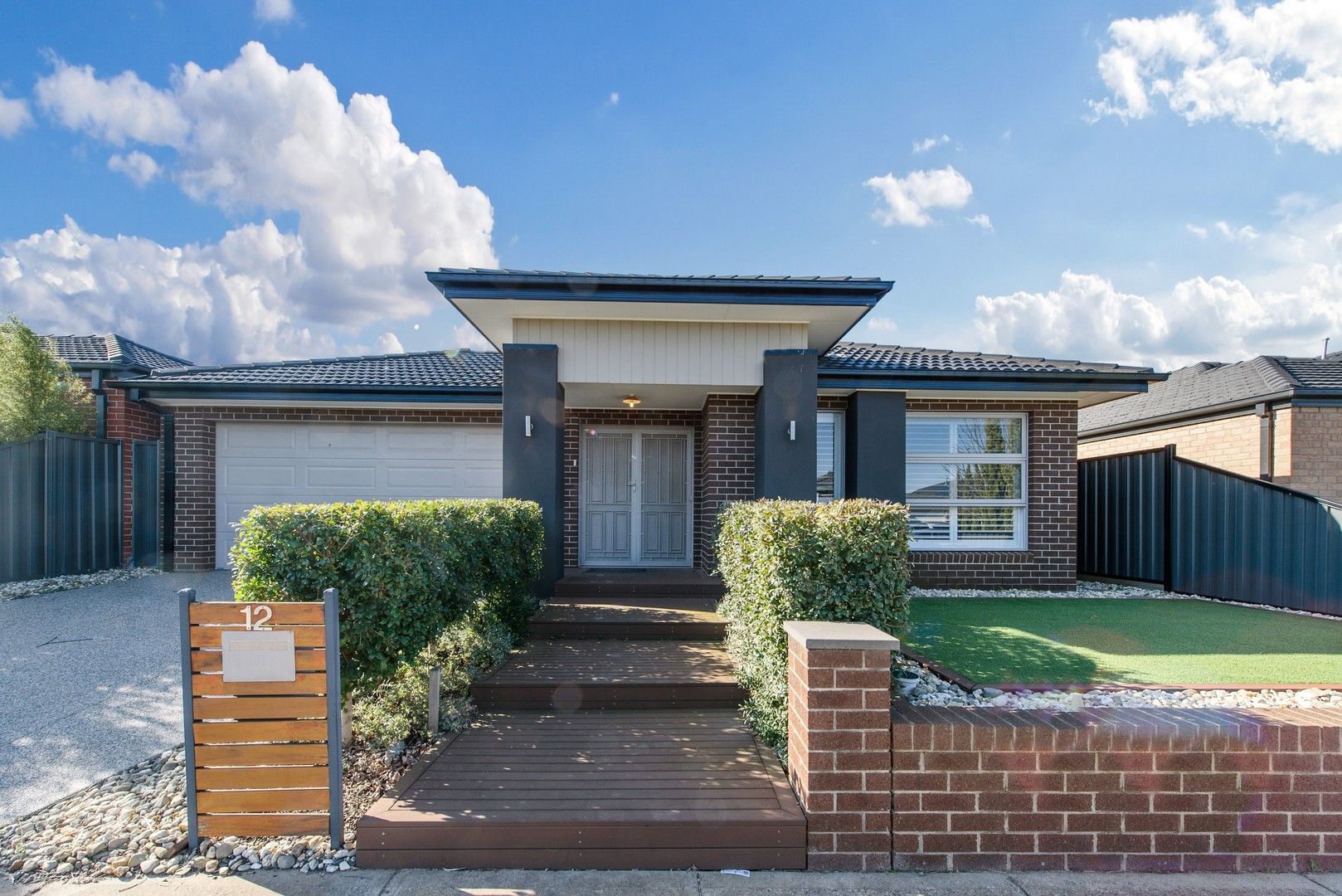 3 bedrooms House in 12 Moore Drive FRASER RISE VIC, 3336