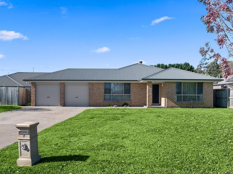 7 Lapwing Place, Moss Vale NSW 2577