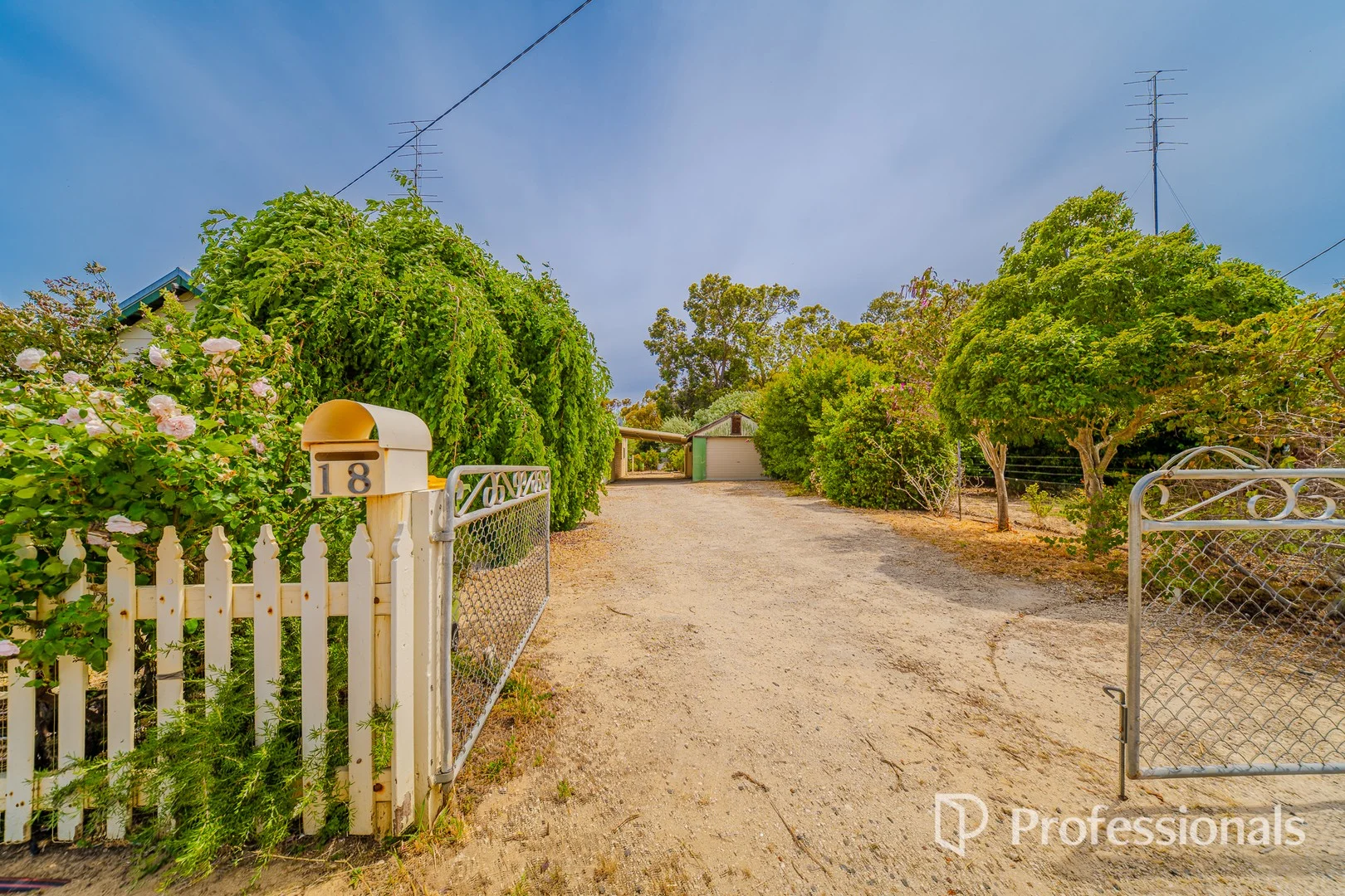 18 Logue Street, Waroona WA 6215