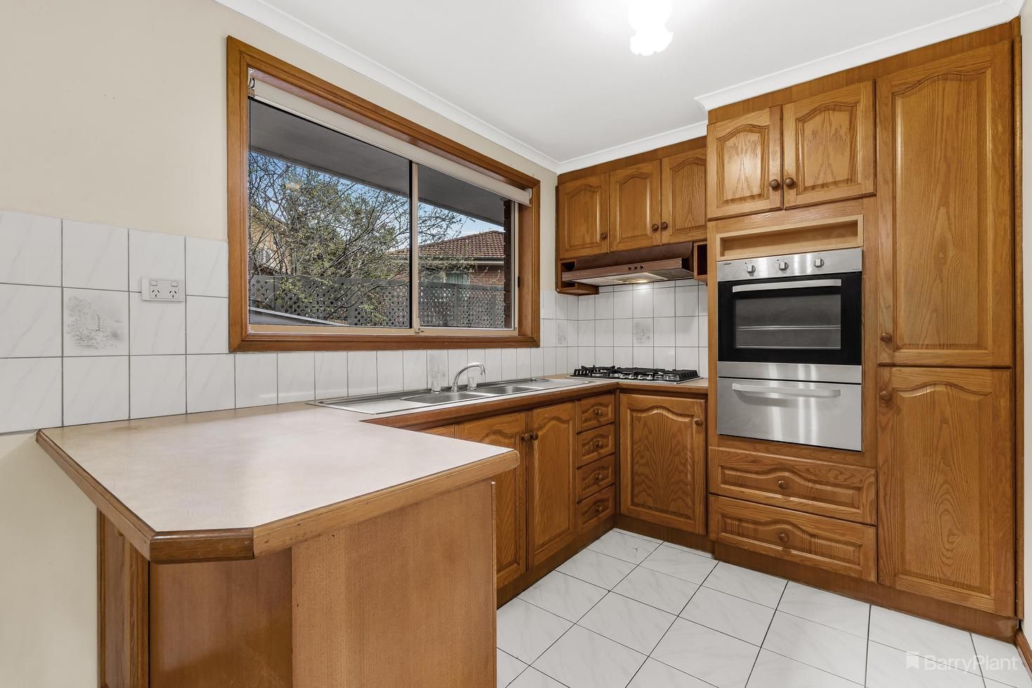 3/2 Fernside Avenue, Briar Hill VIC 3088, Image 2