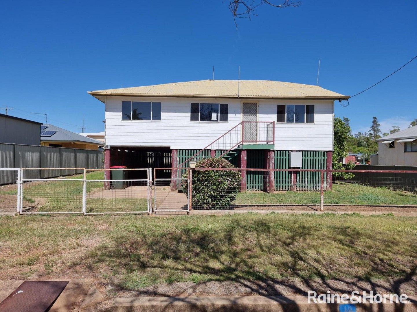 4 bedrooms House in 10 Karmoo Street CLERMONT QLD, 4721